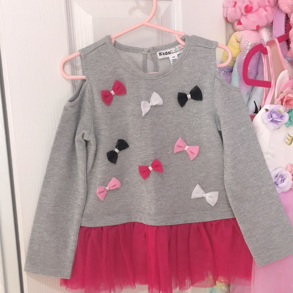 Kids Headquarters cold shoulder bow shirt size 4T